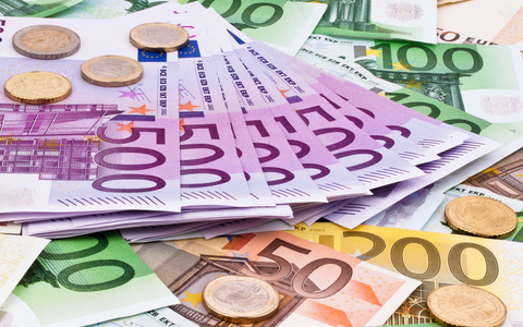 Percheziţii în Rădăuţi, judeţul Suceava, la persoane care ar fi falsificat bancnote de 50 şi 100 de euro