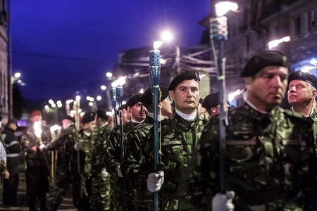 Ziua Armatei Române, marcată prin manifestări organizate în Bucureşti şi în principalele garnizoane