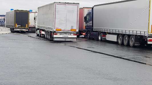 Noi restricţii de acces în Ungaria, timp de 24 de ore, pentru camioanele cu o capacitate mai mare de 7,5 tone
