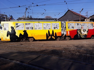 Două tramvaie decorate cu elemente culturale din Grecia, Spania, Suedia şi România circulă începând de luni pe liniile 1 şi 10 - FOTO

