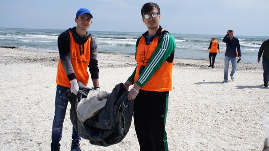 Peste 24.000 de deşeuri, găsite pe plajele litoralului românesc. Cea mai murdară plajă -Constanţa, cele mai curate - Costineşti, Corbu şi Mamaia Nord