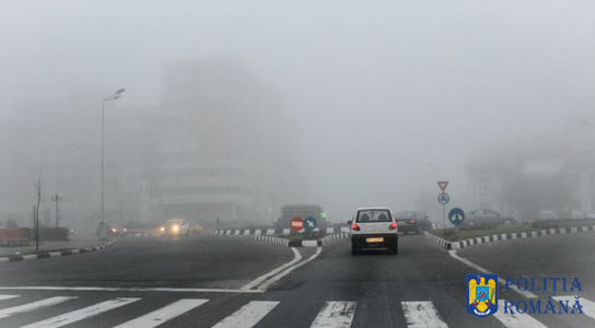 Cod galben de ceaţă cu vizibilitate scăzută în şapte judeţe, până la ora 23.00; se circulă cu dificultate pe DN 1, pe Autostrada Soarelui şi pe şosele din Moldova