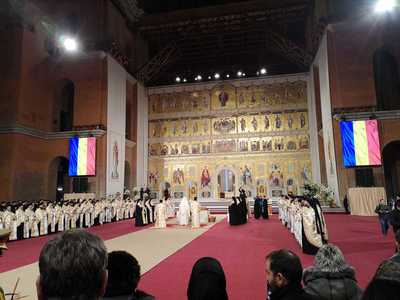 Eroii neamului românesc au fost pomeniţi pentru prima dată în Catedrala Naţională, într-o slujbă oficiată de PF Daniel. FOTO
