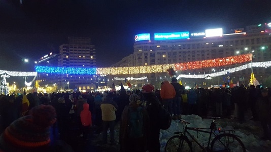 UPDATE: Câteva mii de oameni au protestat în Piaţa Victoriei