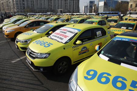 Uber despre protestul taximetriştilor: Vrem să colaborăm cu industria de taxi aşa cum facem în alte ţări. De fapt, mulţi şoferi de taxi deja folosesc aplicaţia noastră 