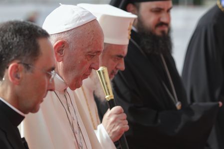 Papa Francisc va ateriza sâmbătă la Târgu Mureş şi nu la Bacău cum era stabilit iniţial; Suveranul Pontif va ajunge la evenimentele programate la orele anunţate