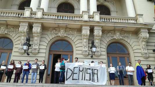 Protest al studenţilor din Iaşi faţă de rectorul Tudorel Toader, pe care-l acuză că a pătat imaginea universităţii