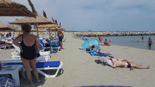 Ioan Deneş spune că operatorii de plaje respectă legislaţia privind aşezarea şezlongurilor