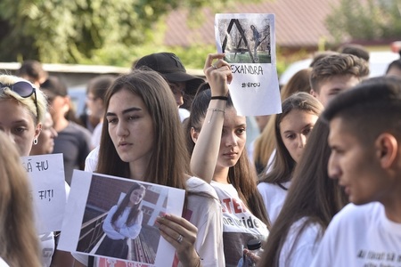 Nou protest la Caracal, la care participă şi colegi de liceu ai Alexandrei Măceşanu - VIDEO