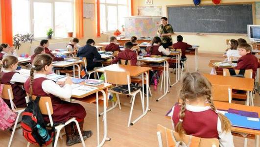 ONG: Mai puţin de 9% dintre copiii români săraci pot avea performanţe la şcoală 