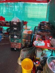Constanţa: Activitatea a trei comercianţi de la un târg de Crăciun, oprită temporar de Protecţia Consumatorului; comisarii au dat amenzi de 18.000 de lei şi au retras peste 300 de kilograme de alimente - FOTO, VIDEO