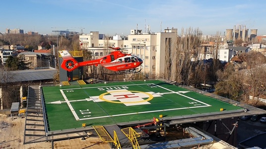 Un elicopter SMURD cu o pacientă de la Constanţa, cu anevrism cerebral, a aterizat pe noul heliport al Spitalului Universitar de Urgenţă Bucureşti - FOTO