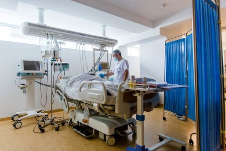 Spitalul Judeţean Sibiu a primit o donaţie de aproape 4 milioane de lei de la Romgaz cu care va extinde capacitatea Secţiei de Terapie Intensivă, în vederea gestionării cazurilor de coronavirus