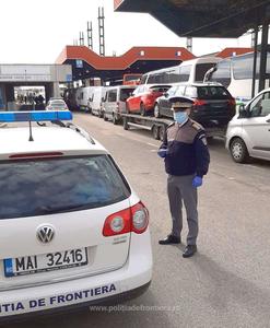 Doi poliţişti de frontieră români, trimişi la graniţa ungaro-austriacă, pentru a ajuta la gestionarea fluxului de persoane care se îndreaptă spre România