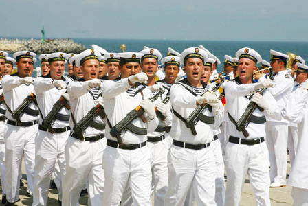 De Ziua Marinei, navele militare vor defila de la Constanţa la Midia