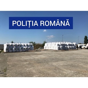 Caraş - Severin: O cantitate de 368 de tone de îngrăşăminte chimice cu azotat de amoniu, depozitată ilegal, confiscată de poliţişti

