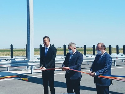 A fost deschis traficul pe lotul Biharia - Borş al Autostrăzii A3, care asigură conexiunea cu M4 din Ungaria/ Noul punct de trecere a frontierei Borş II - Nagykereki, inaugurat - VIDEO