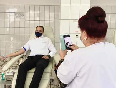 Primarul din Focşani, care s-a vindecat de COVID-19, a donat sânge pentru a fi extrasă plasma hiperimună necesară pacienţilor cu forme grave de boală