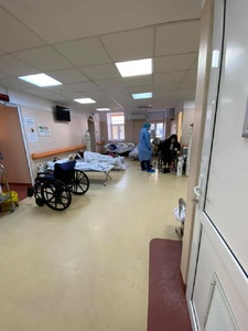 Iohannis, despre imaginile cu pacienţii aflaţi pe holurile spitalelor: Au fost din zona de primire a pacienţilor, dar este foarte adevărat că suntem la limită. Încă nu am ajuns la limita superioară
