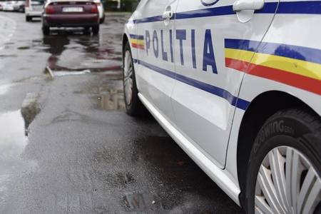 Scandal între mai multe persoane pe o stradă din Craiova. Un bărbat de 26 de ani a fost rănit
