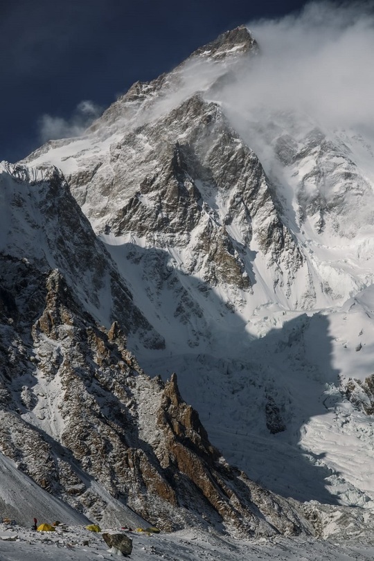 K2 - 8611m, văzut din tabăra de bază de la 4970m (FOTO: Alex Gavan)