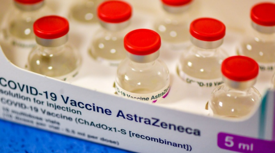 Vaccinarea împotriva COVID-19 cu serul produs de AstraZeneca începe astăzi/ Peste 142.000 de persoane s-au programat pentru imunizarea cu acesta