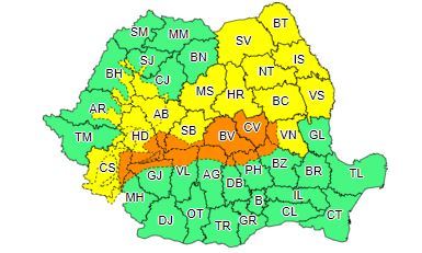 Cod galben de ploi şi ninsori în cea mai mare parte a Moldovei şi în Transilvania/ În zonele înalte, este Cod portocaliu de ninsori şi viscol, cu reducerea vizibilităţii/ Precipitaţiile vor cuprinde cea mai mare parte a ţării, până sâmbătă dimineaţă