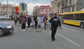 Constanţa: Protestatar ridicat de jandarmi după ce a refuzat să se legitimeze 