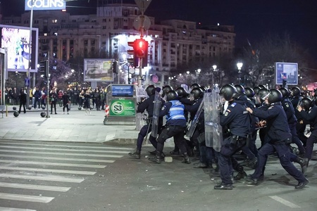 Jandarmerie: Au fost date 444 de amenzi, în valoare de peste 264.000 de lei, în urma protestelor de miercuri, desfăşurate în 44 de localităţi