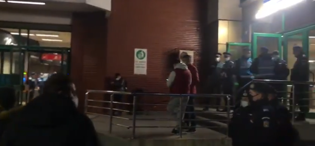 Evacuarea spaţiilor comerciale de la metrou continuă cu cele de la staţia Pipera - VIDEO