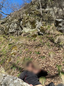 Vâlcea: Intervenţie a unui elicopter pentru un turist care a căzut de la patru metri înălţime, în zona montană - VIDEO