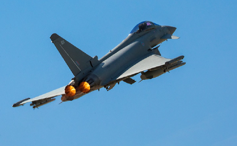 Patru aeronave Eurofighter Typhoon ale Forţelor Aeriene Regale Britanice, la baza de la Mihail Kogălniceanu/ Militarii britanici vor desfăşura, alături de cei români, misiuni de Poliţie Aeriană Întărită, în următoarele patru luni