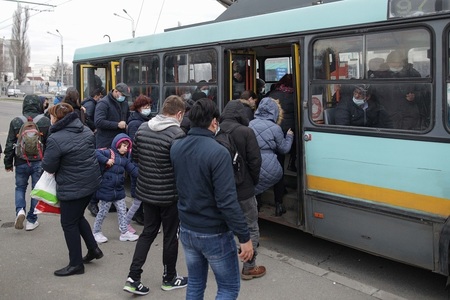Transportul public din Bucureşti-Ilfov, reorganizat - Reorganizarea vizează crearea de benzi proprii pentru transportul în comun, extinderea pistelor pentru biciclete şi încurajarea modurilor alternative de transport / Trenul Metropolitan, demarat