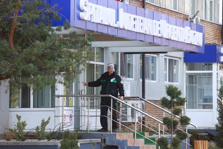 Primii nouă pacienţi post-COVID care au încă nevoie de supraveghere şi îngrijiri medicale, transferaţi de la SJU Buzău la Spitalul CFR