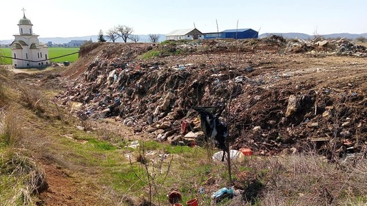 Amendă de 50.000 de lei dată de Garda de Mediu Primăriei oraşului Băicoi pentru depozitarea necontrolată a deşeurilor