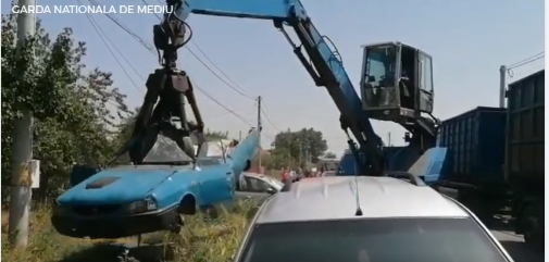 Garda de Mediu, acţiune la un centru de dezmembrări auto din Călăraşi / 70 de maşini depozitate pe domeniul public, confiscate / Amenzi aplicate operatorului economic - VIDEO