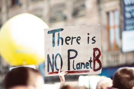 Tánczos Barna, după raportul ONU despre schimbările climatice: Protecţia mediului nu poate fi realizată exclusiv prin legi, este necesară schimbarea mentalităţii / Vom putea lăsa în moştenire o planetă locuibilă doar prin reducerea emisiilor de carbon