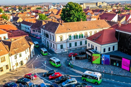 Transport electric, în centrul municipiului Sibiu / Linia Verde va fi inaugurată în 16 august / Primăria recomandă această alternativă pentru a rezolva problema lipsei locurilor de parcare în zonă
