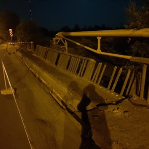 Un pod din municipiul Târgu Jiu riscă să se prăbuşească din cauza traficului greu. Autorităţile au instituit restricţii şi solicită bani din Fondul National de Intervenţie - FOTO