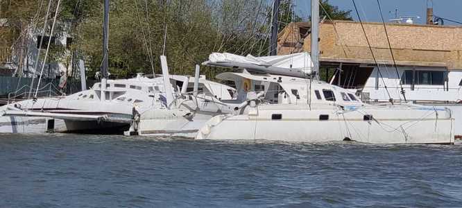 Tulcea: Incident după ce o navă maritimă încărcată cu grâu a lovit trei catamarane staţionate la mal 