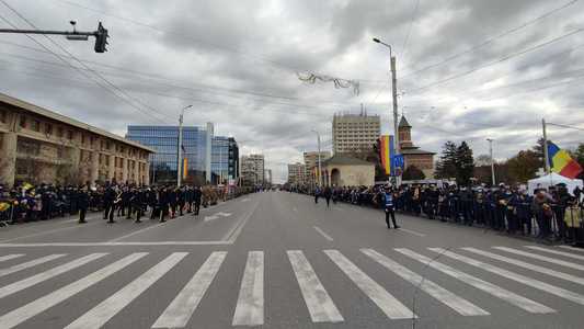 Iaşi: 3.500 de oameni au asistat la manifestările organizate de Ziua Naţională. Mihai Chirica le-a reamintit guvernanţilor că au o datorie faţă de Moldova, cerându-le să facă autostrada