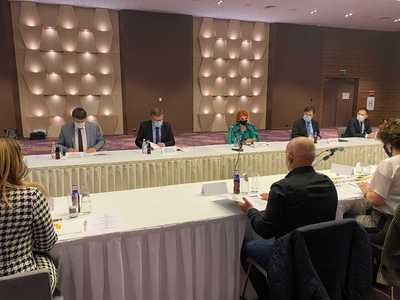 Ministrul Muncii şi cel al Economiei au discutat cu reprezentanţii Federaţiei Patronatelor din Industria Ospitalităţii pentru a găsi soluţii de sprijinire a acestora