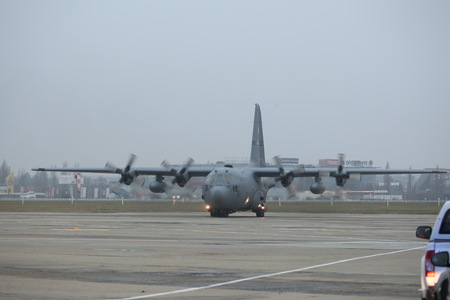 O nouă aeronavă C-130 Hercules intră în dotarea Forţelor Aeriene Române / Avionul, donat de Guvernul SUA  / România are şase astfel de aeronave - FOTO
