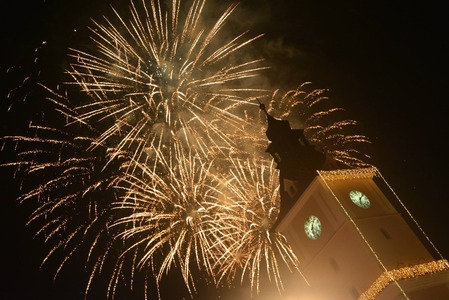 Primăria Braşov anunţă petrecere de Revelion care va dura patru ore şi un spectacol de artificii care costă peste 120.000 de lei