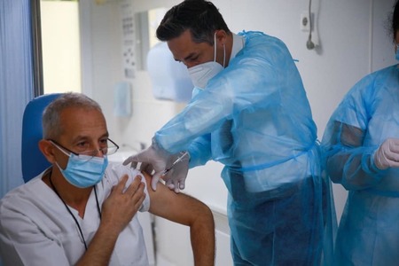 Un an de la debutul campaniei de vaccinare – Au fost imunizate complet 7.781.563 persoane / Mesajul coordonatorului campaniei, medicul Valeriu Gheorghiţă 