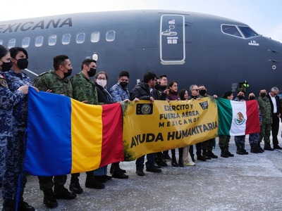 Un avion al Forţelor Aeriene Mexicane a transportat în România produse de cazarmament ce constau în saltele şi pături termice