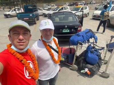 Alpinistul Horia Colibăşanu a ajuns în tabăra de bază a muntelui Kangchenjunga, alături de coechipierii săi, Marius Gane şi Peter Hamor/ Cei trei vor încerca să urce pe cel de-al treilea vârf ca înălţime din lume