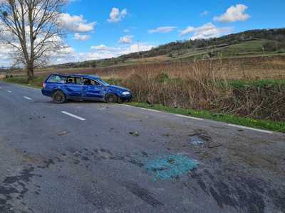 Sibiu: Un tânăr de 17 ani a murit de ziua lui. Maşina în care se afla s-a răsturnat, între Buia şi Mihăileni / Şoferul a condus sub influenţa alcoolului