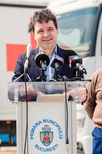Primarul general al Capitalei anunţă livrarea primului tramvai din lotul celor 100 achiziţionate / Acesta va circula pe linia 41 - VIDEO
