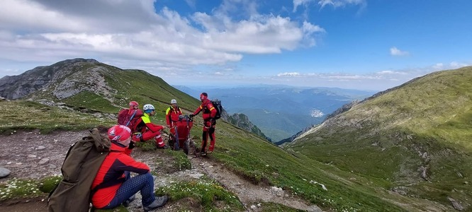 Prahova: Patru intervenţii ale salvamontiştilor din Buşteni, pentru recuperarea unor turişti accidentaţi pe munte